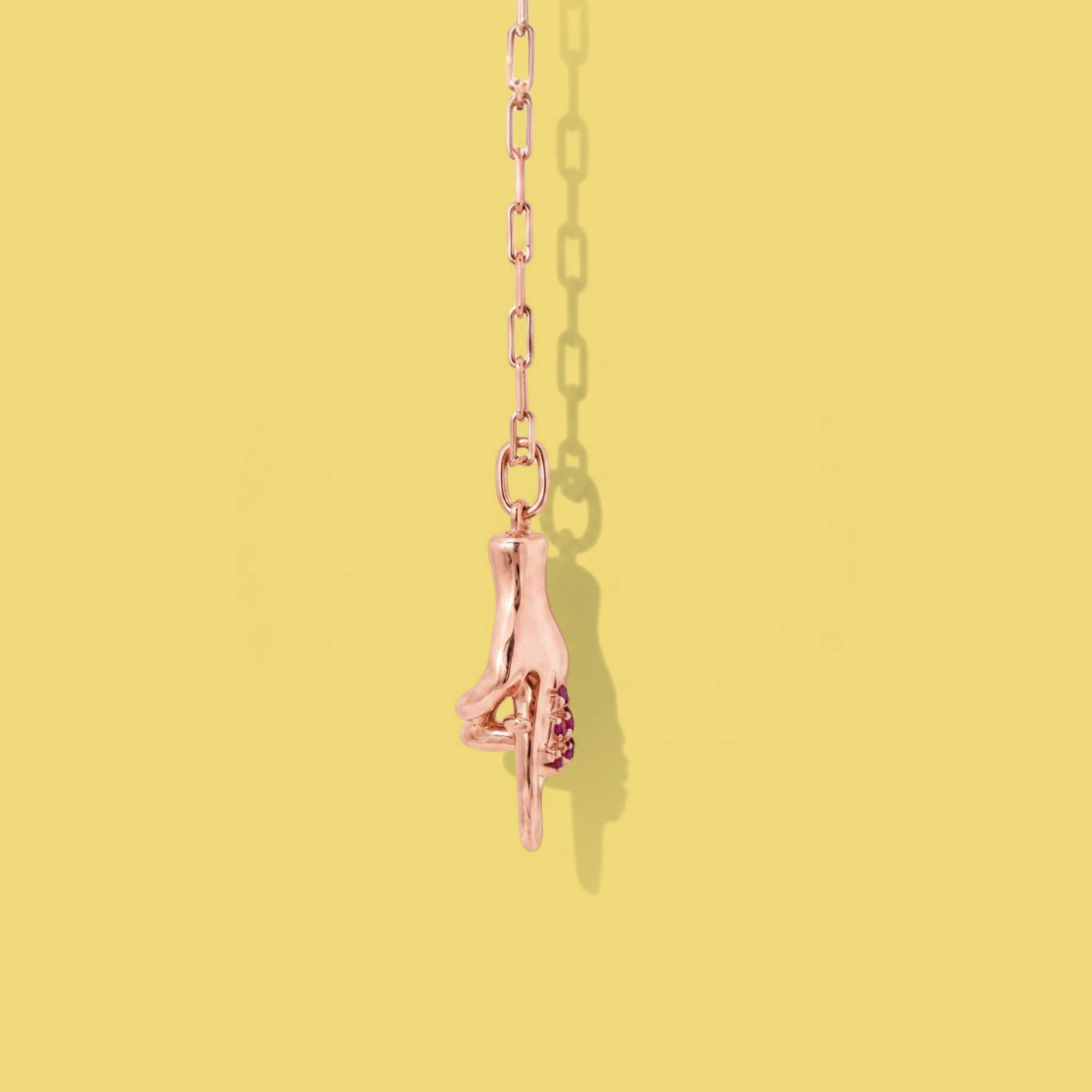 Le pendentif Mano Cornuto