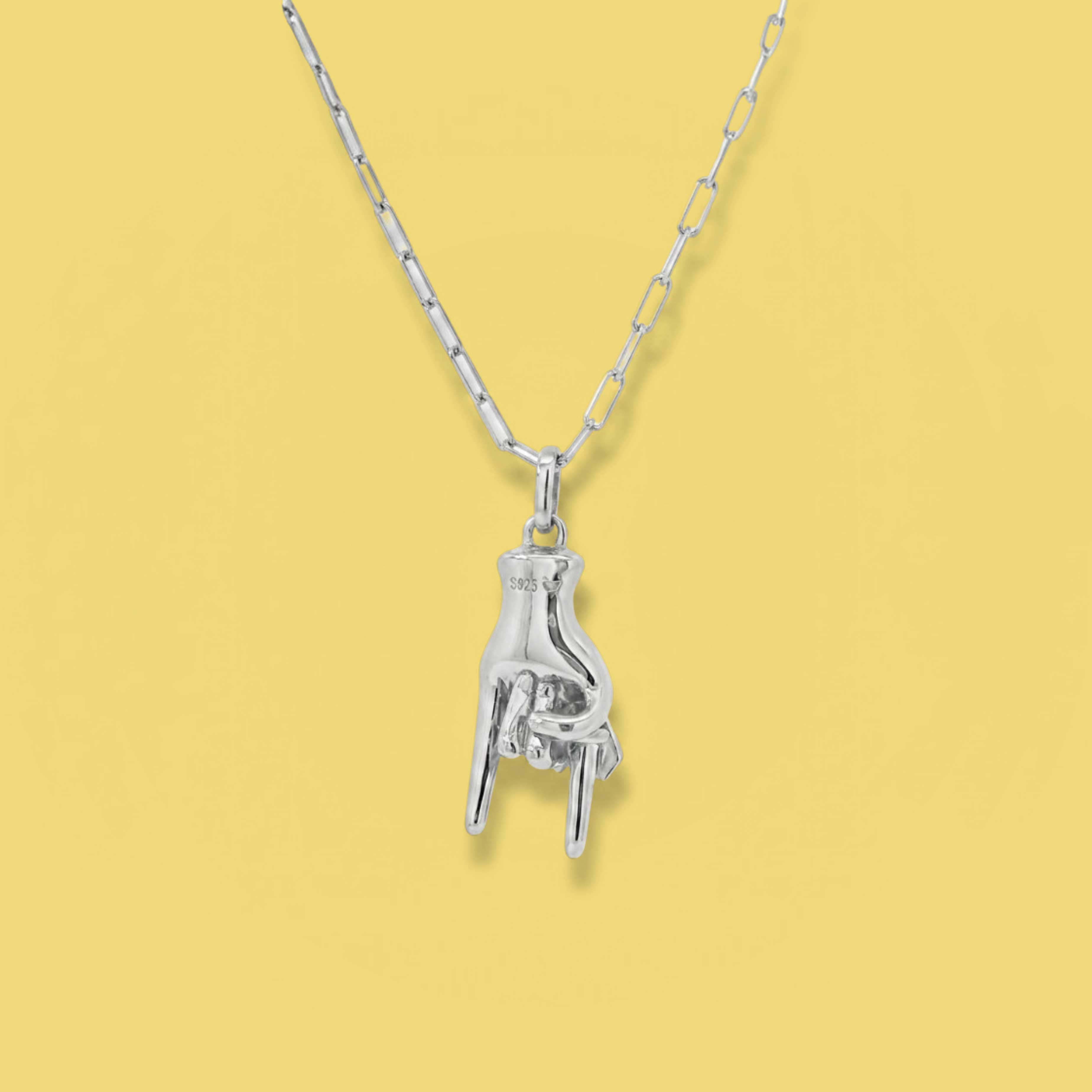 Mano Cornuto Pendant
