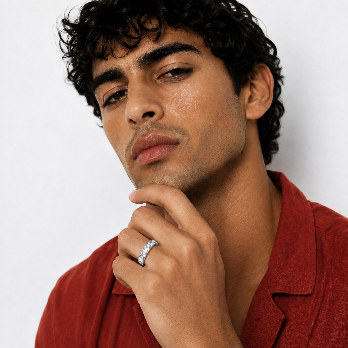 La bague ruban Piramide